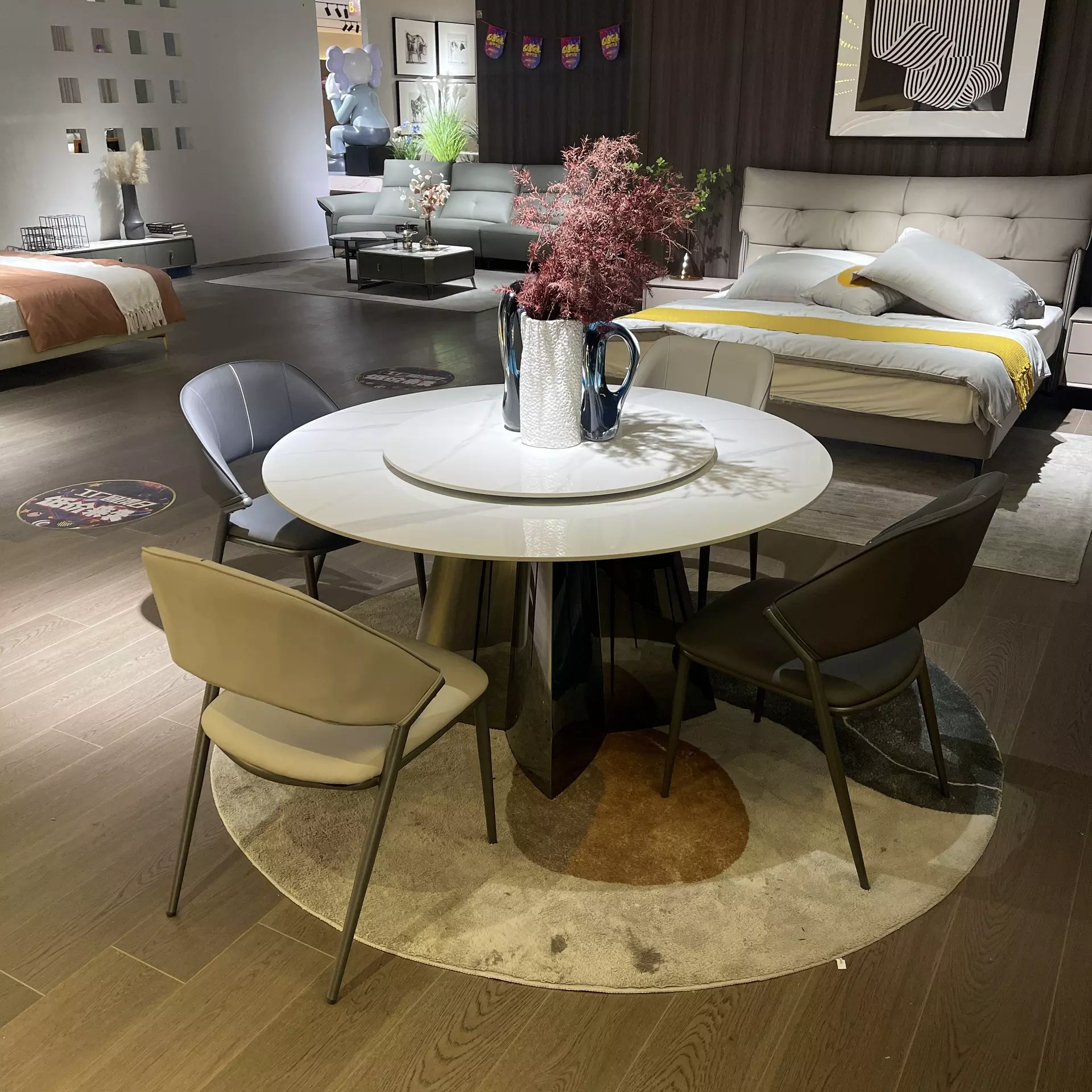 Dining Tables & Chairs